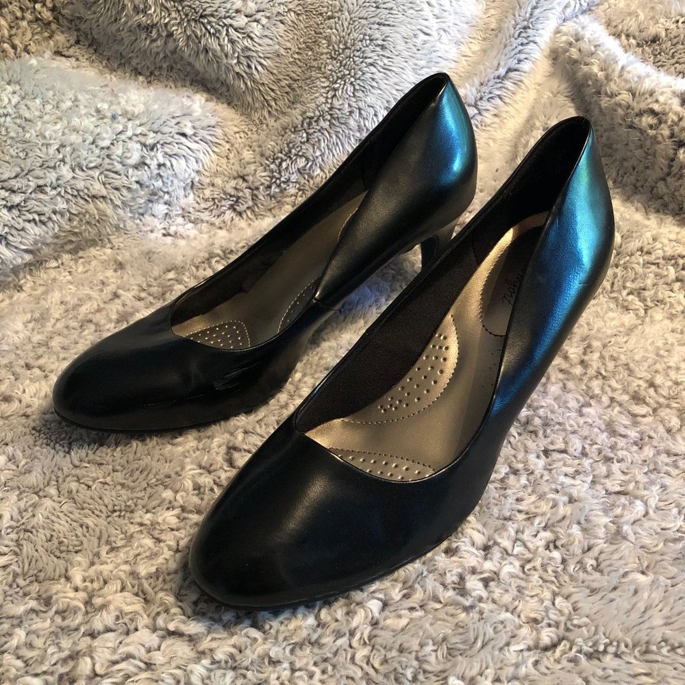 DexFlex Comfort Black Pumps